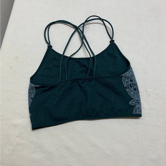 Forever 21 juniors S green seamless abstract graphic bralette - Picture 3 of 5